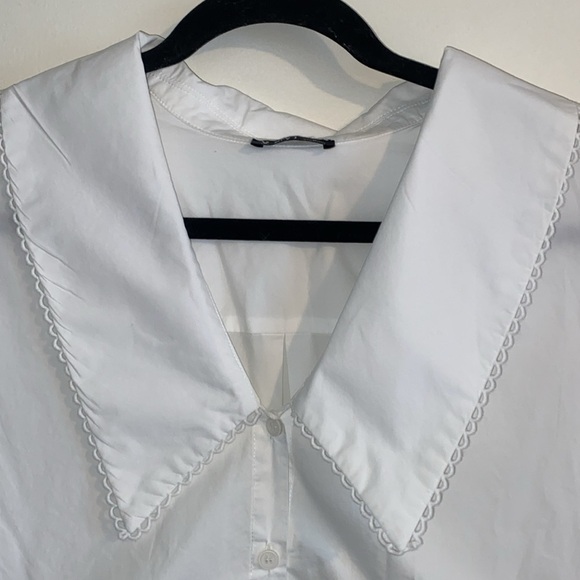 Very J Cotton Poplin, cropped large collar button down sz Med - Picture 3 of 7